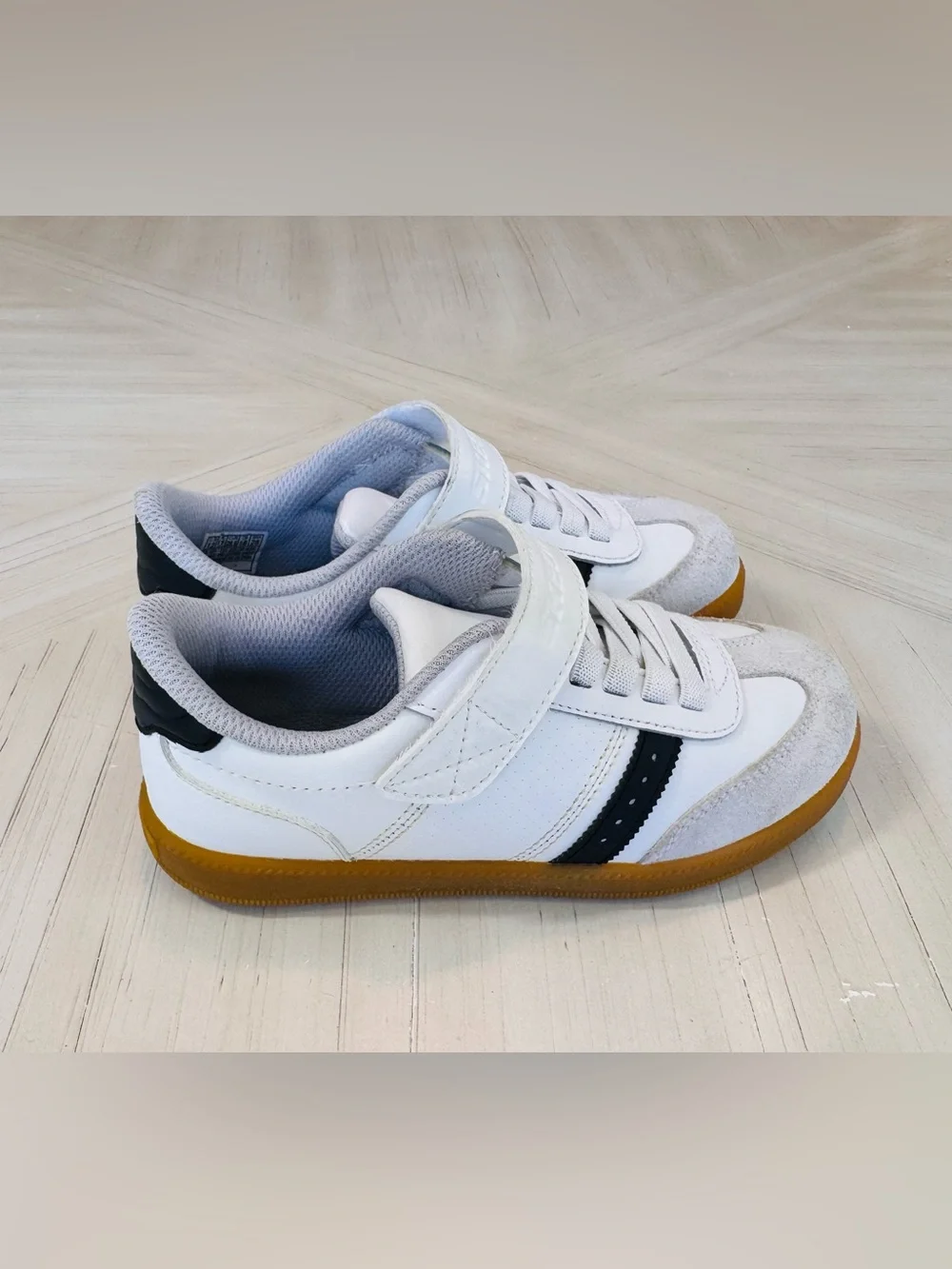 Skechers Zinger Street White Black Sneakers Kids Size 12 - EUC